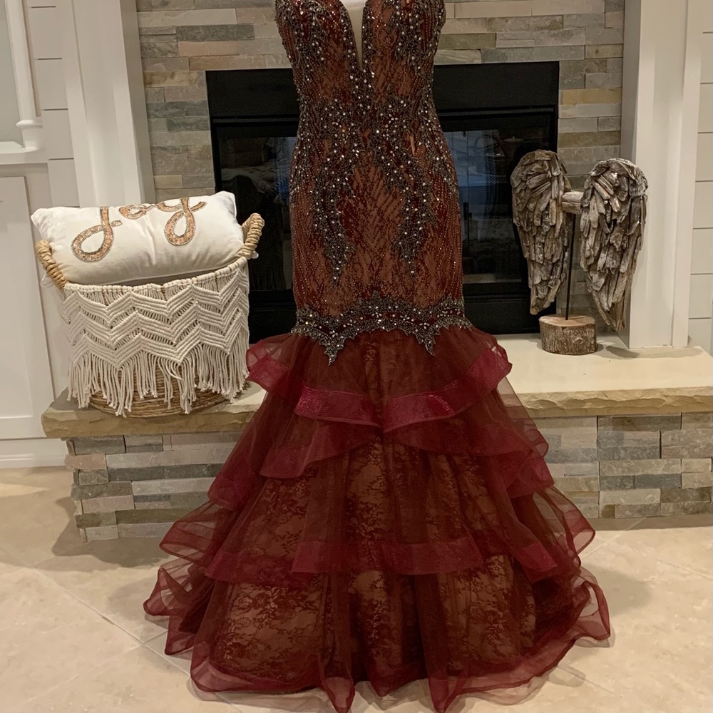 Brand Designer: LUCCI LU Burgundy long beaded dress - Picture 2 of 15